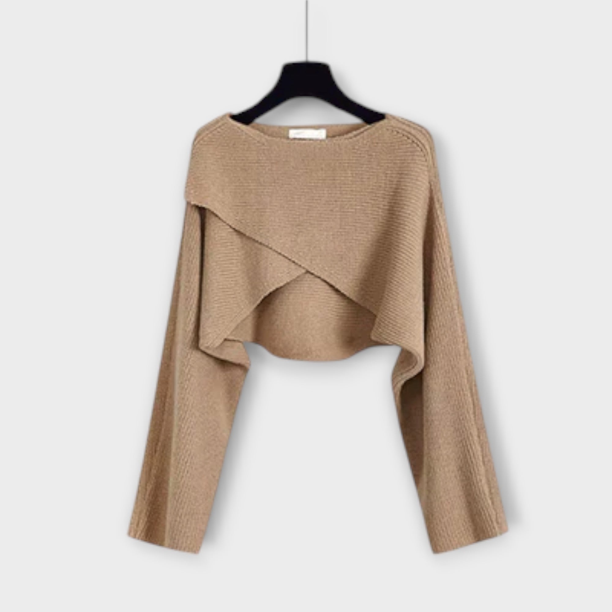 Gemütlicher Dreiteiler: brauner Cropped-Cardigan mit überkreuzter Front und langen Ärmeln
