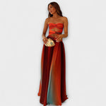 Trägerloses Maxikleid mit Schleife am Bustier und Faltenrock im Farbverlauf rot/türkis