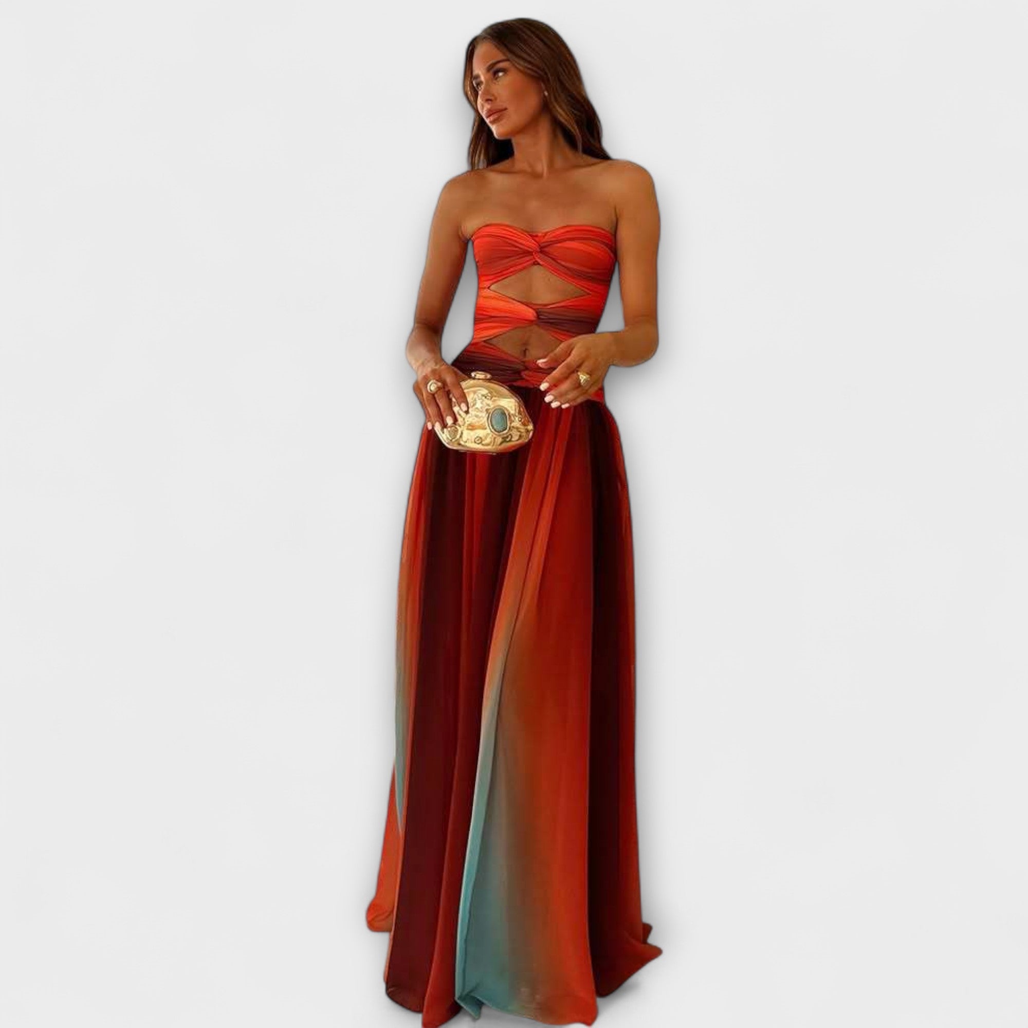 Trägerloses Maxikleid mit Schleife am Bustier und Faltenrock im Farbverlauf rot/türkis