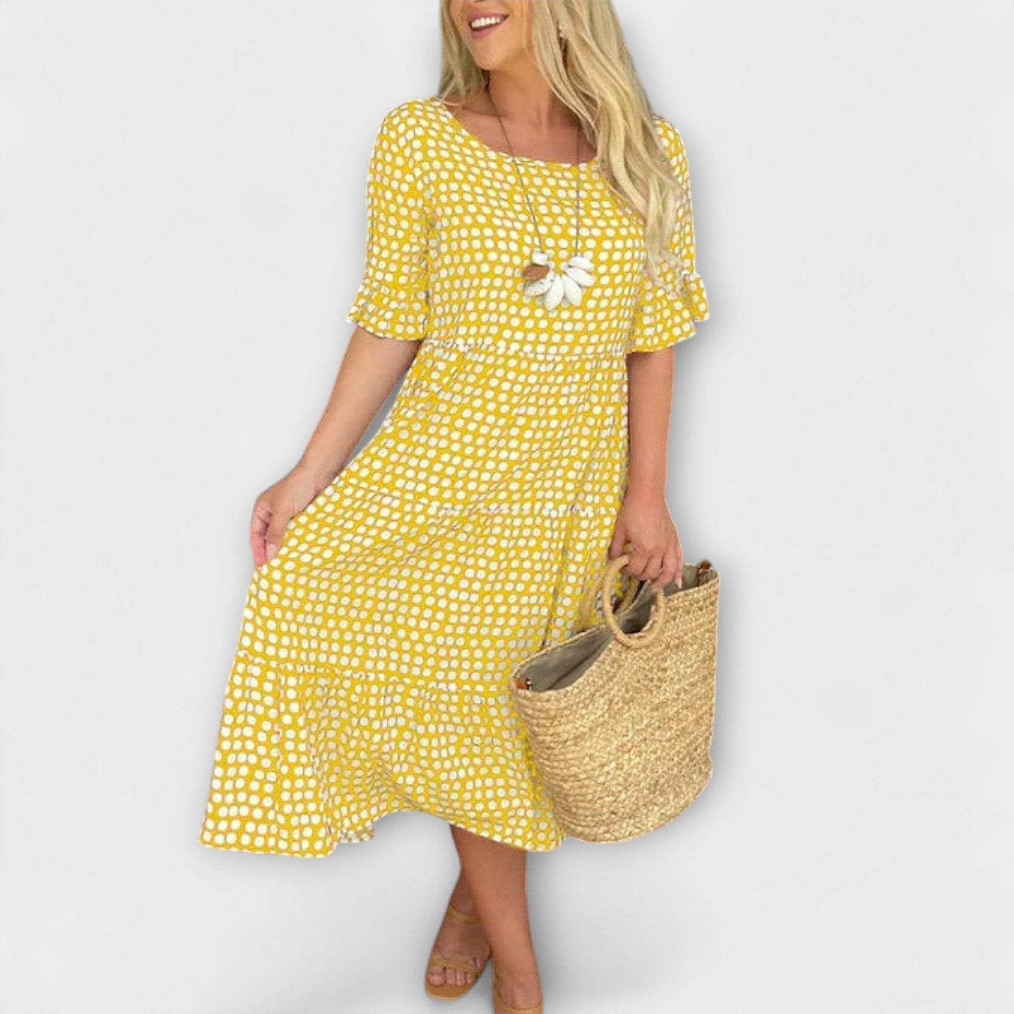 Lässiges Midi-Kleid mit gelben Punkten, kurze Ärmel, gestufter Rock und Blumenapplikation
