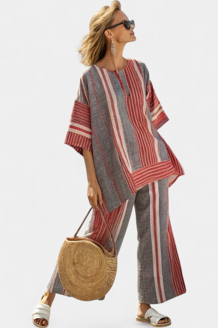 Oversize-Set mit gestreiftem Oberteil und weiter Hose in Grau, Rot und Weiß, weicher Fall