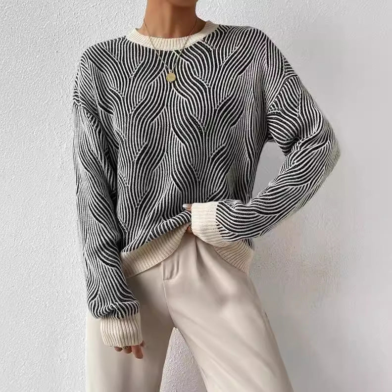 Ivana™ Strickpullover mit Knopf am Halsausschnitt und schwarz-weißem Wellenmuster