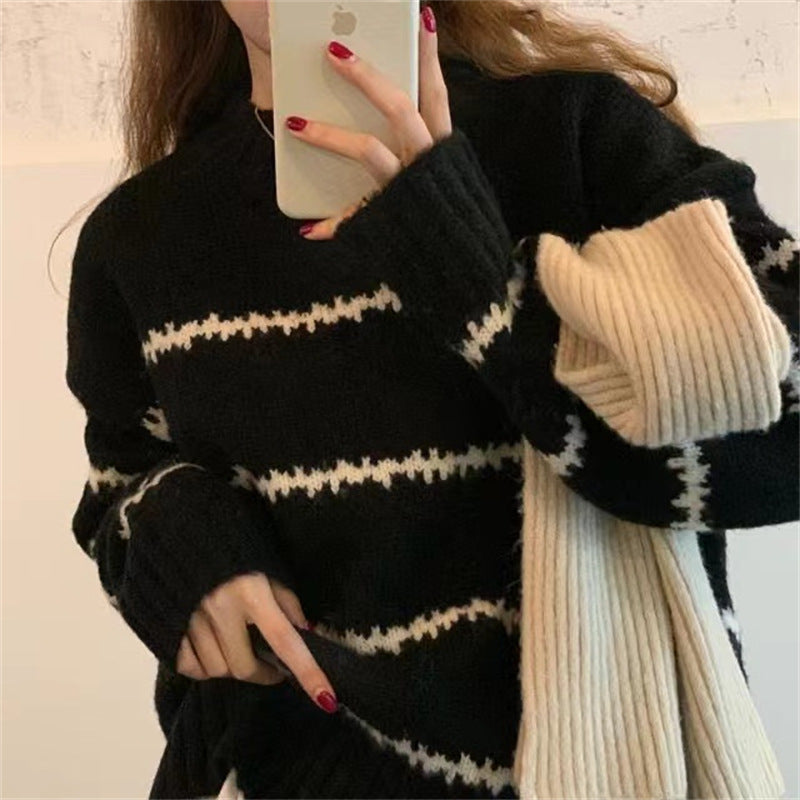 Schwarzer Strickpullover mit Rippkragen und weißen Jacquard-Streifen