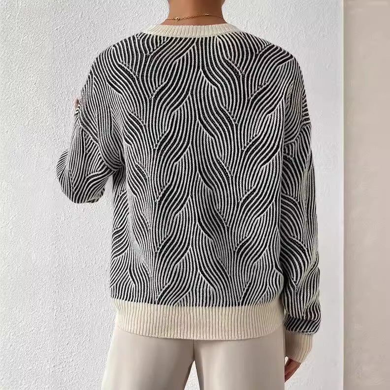 Ivana™ Strickpullover, Rückansicht mit schwarz-weißem Wellenmuster