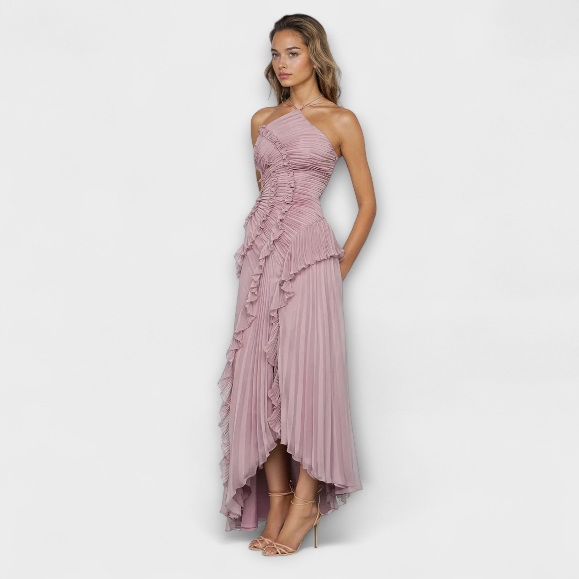 Ärmelloses langes Kleid mit Bandeau-Ausschnitt, feinen Rüschen-Details in Rosa