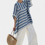 Leinen-Set: blau gestreiftes Überwurfshirt und hellbeige Hose mit blau gerandetem Saum