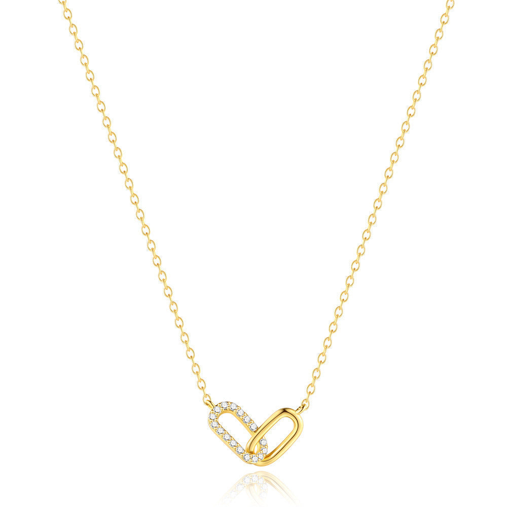 Goldfarbenes Halsband mit herzförmigem Anhänger und funkelnden Steinen
