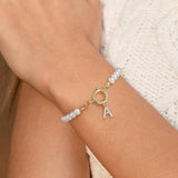 Goldene Armbänder mit Buchstaben - Auden Key