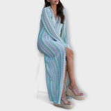 Maxikleid mit V-Ausschnitt, langarm, hellblau gemustert, seitlicher Schlitz