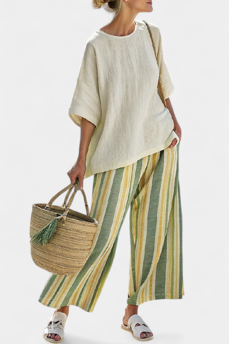 Set aus Bambusleinen: beiger Tunika-Top, dazu weite Culottes mit grün-gelb gestreiftem Muster