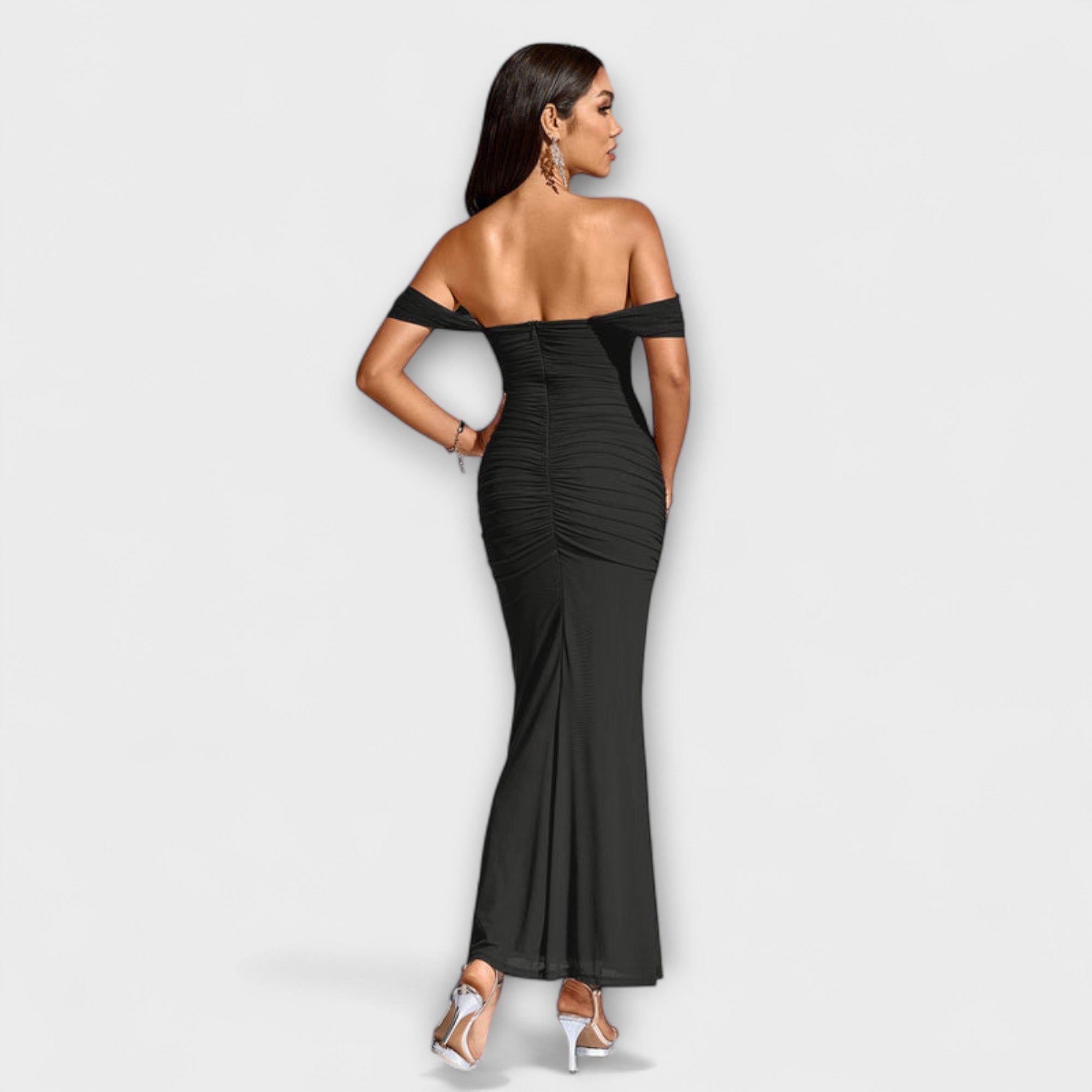 Ione Off-Shoulder-Raffung-Bodycon-Kleid, schwarz, drapierte Schultern, lange Silhouette