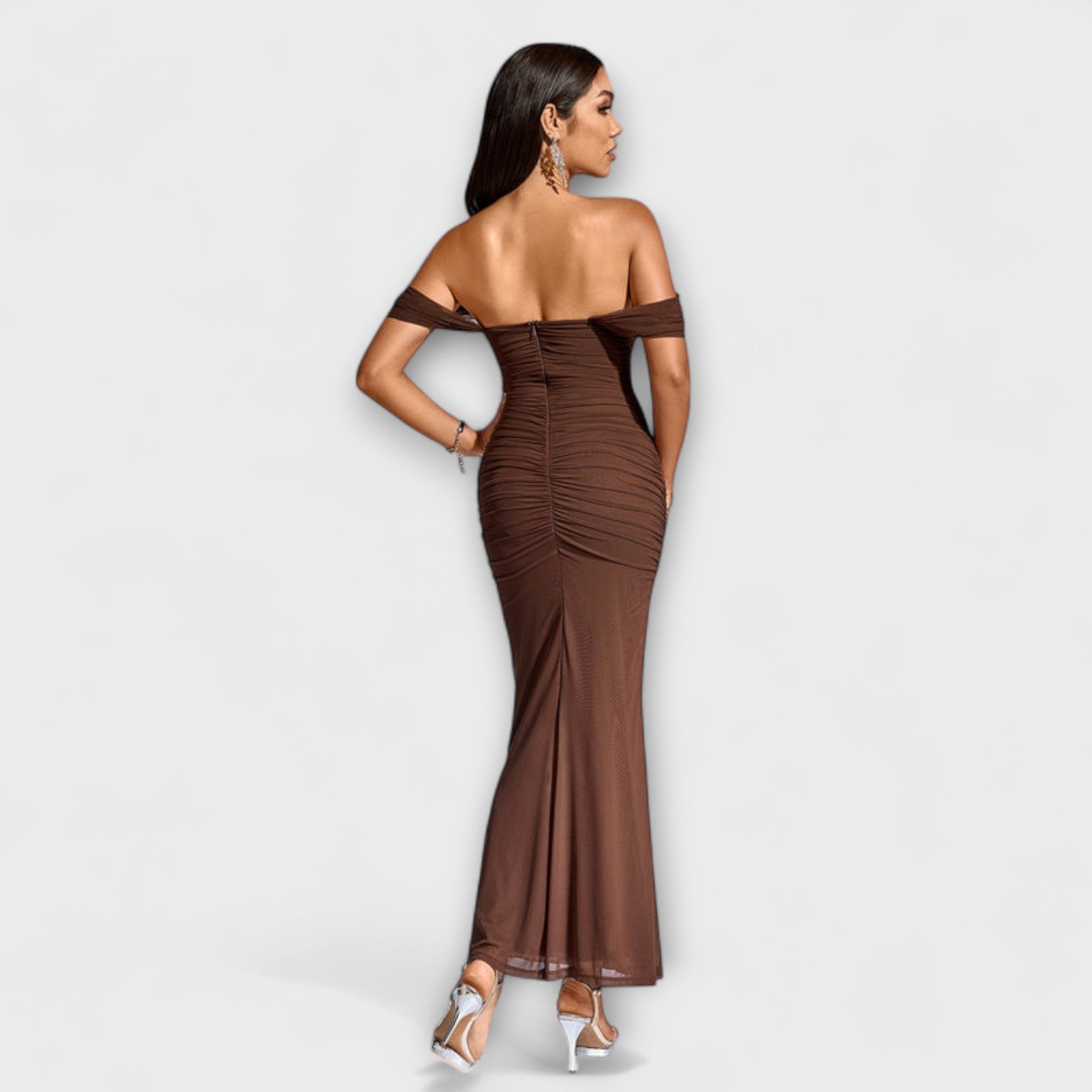 Ione Off-Shoulder-Raffung-Bodycon-Kleid, braun, schmale Rückansicht, lange Passform