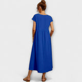 Sommerkleid Blau in Rückansicht mit kurzen Ärmeln und gerafftem Rock
