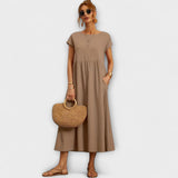 Sommerkleid in Beige mit kurzen Ärmeln, geraffter Taille und Taschen
