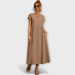 Leichtes Sommerkleid Beige mit Rundhalsausschnitt, kurzen Ärmeln, geraffter Taille und Taschen