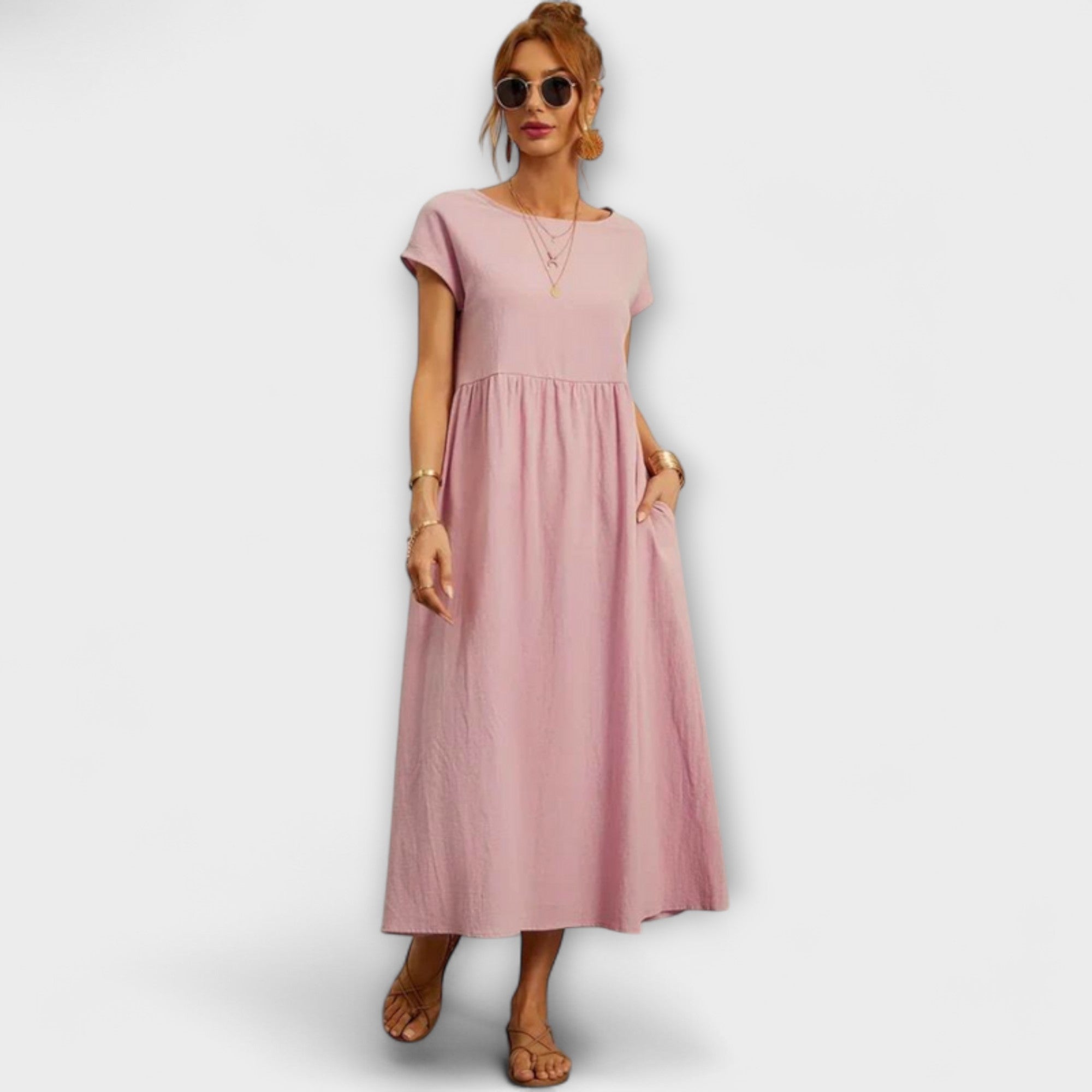 Rosafarbenes Midikleid mit kurzen Ärmeln, geraffter Rocksaum, leicht fallende Passform