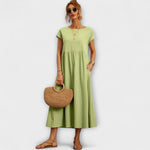 Leichtes Sommerkleid in Minzgrün mit kurzen Ärmeln, geraffter Taille und Taschen