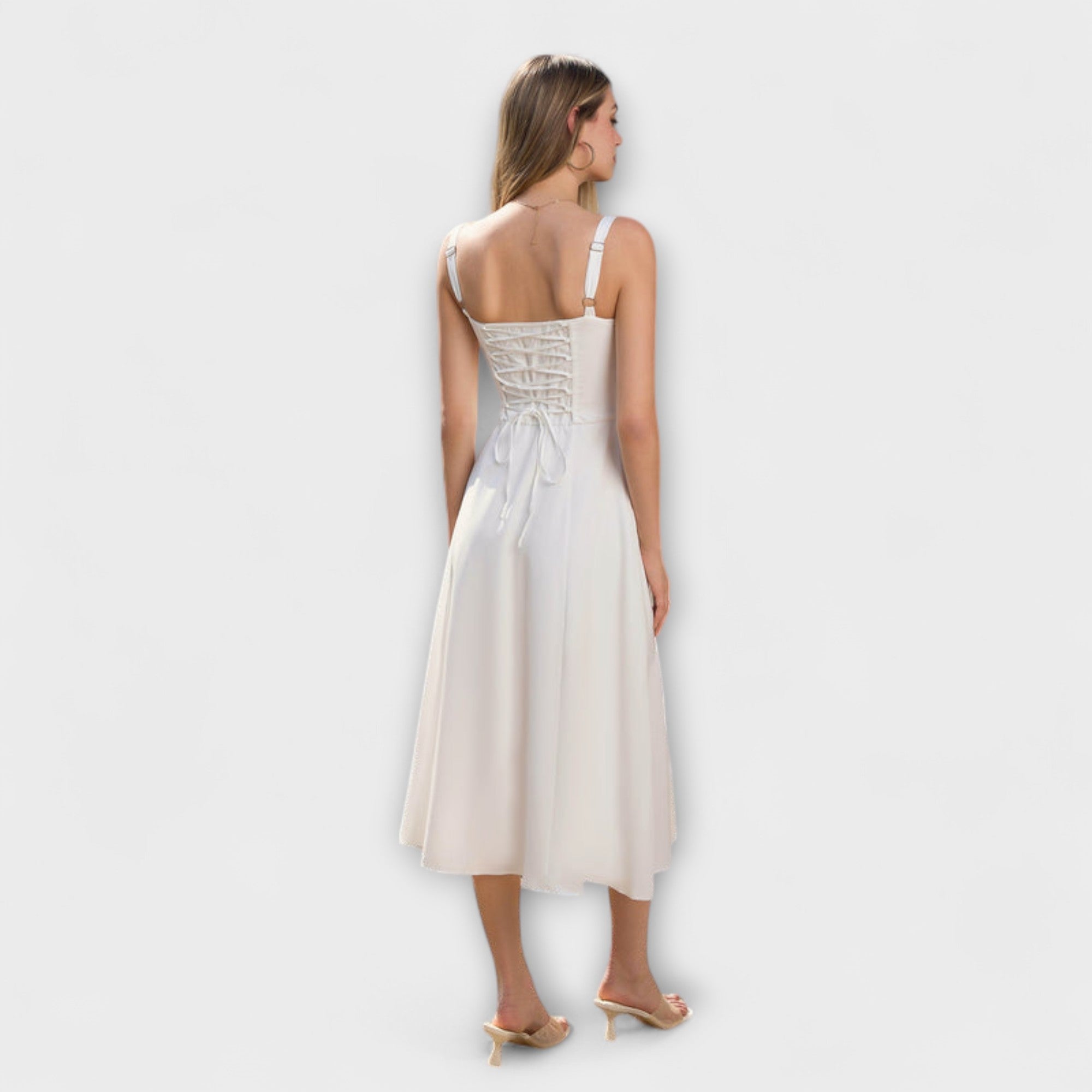 Hope Rüschentop-Kleid in Weiß mit Trägern und Schlitz vorn, Rückansicht