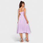 Fliederfarbenes Rüschentop-Kleid mit Taillenschnürung, schmalen Trägern und weitem Rock