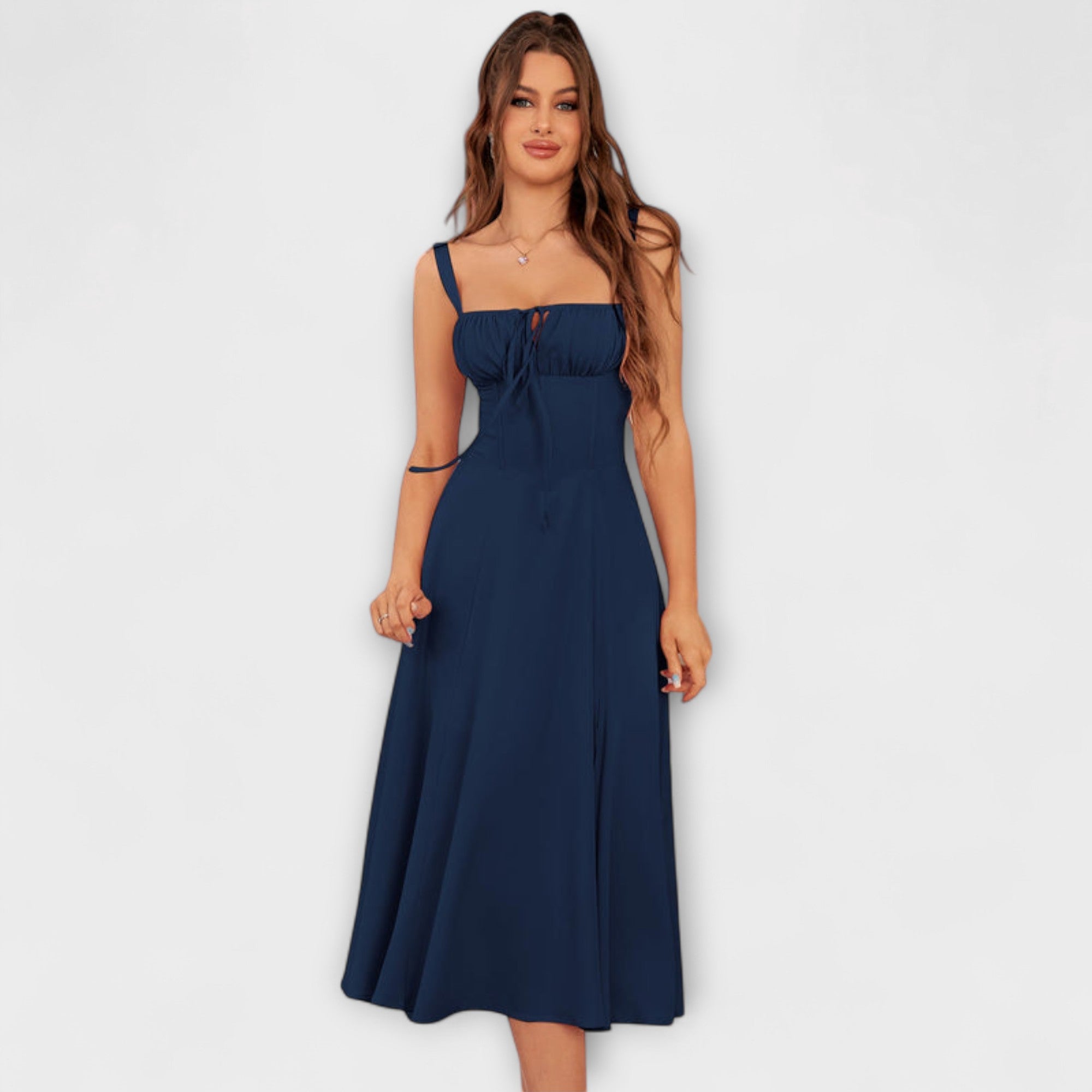 Marineblaues Rüschentop-Kleid mit schmalen Trägern, gerafftem Oberteil und weitem Rock