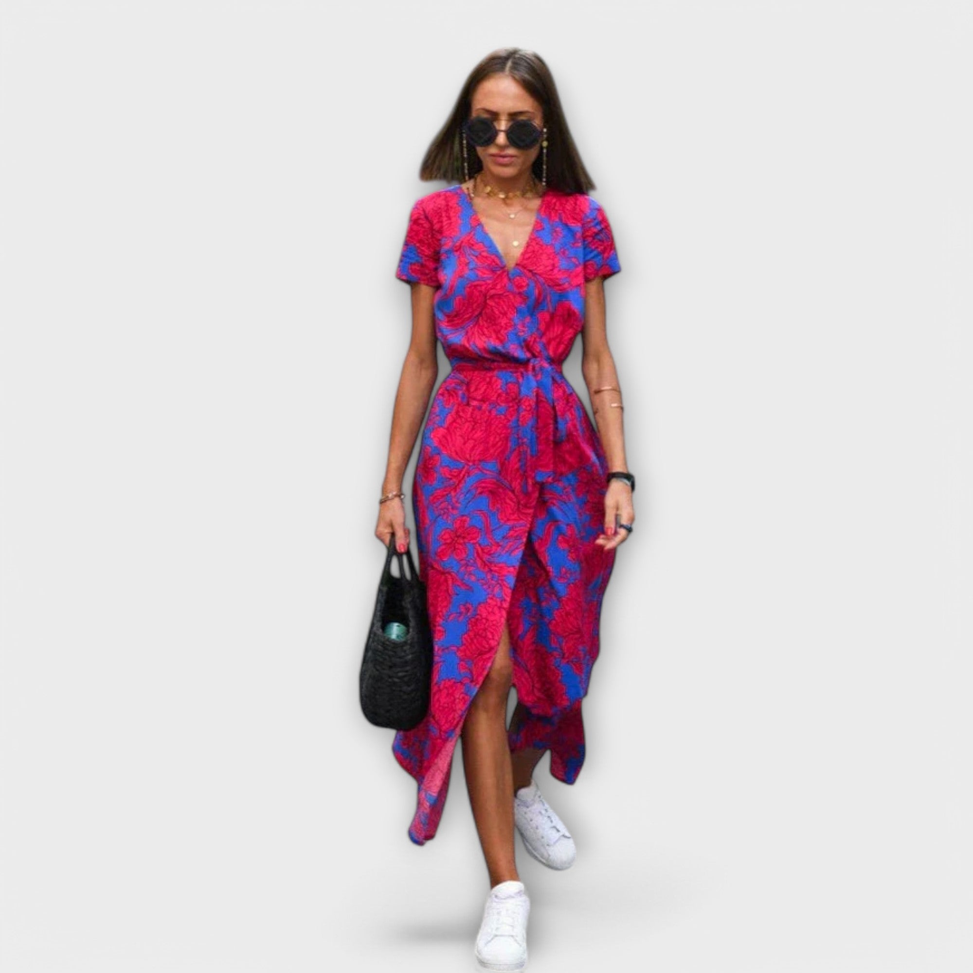 Eshel bequemes Kleid mit V-Ausschnitt, kurzen Ärmeln und blau-rot gemustertem Stoff