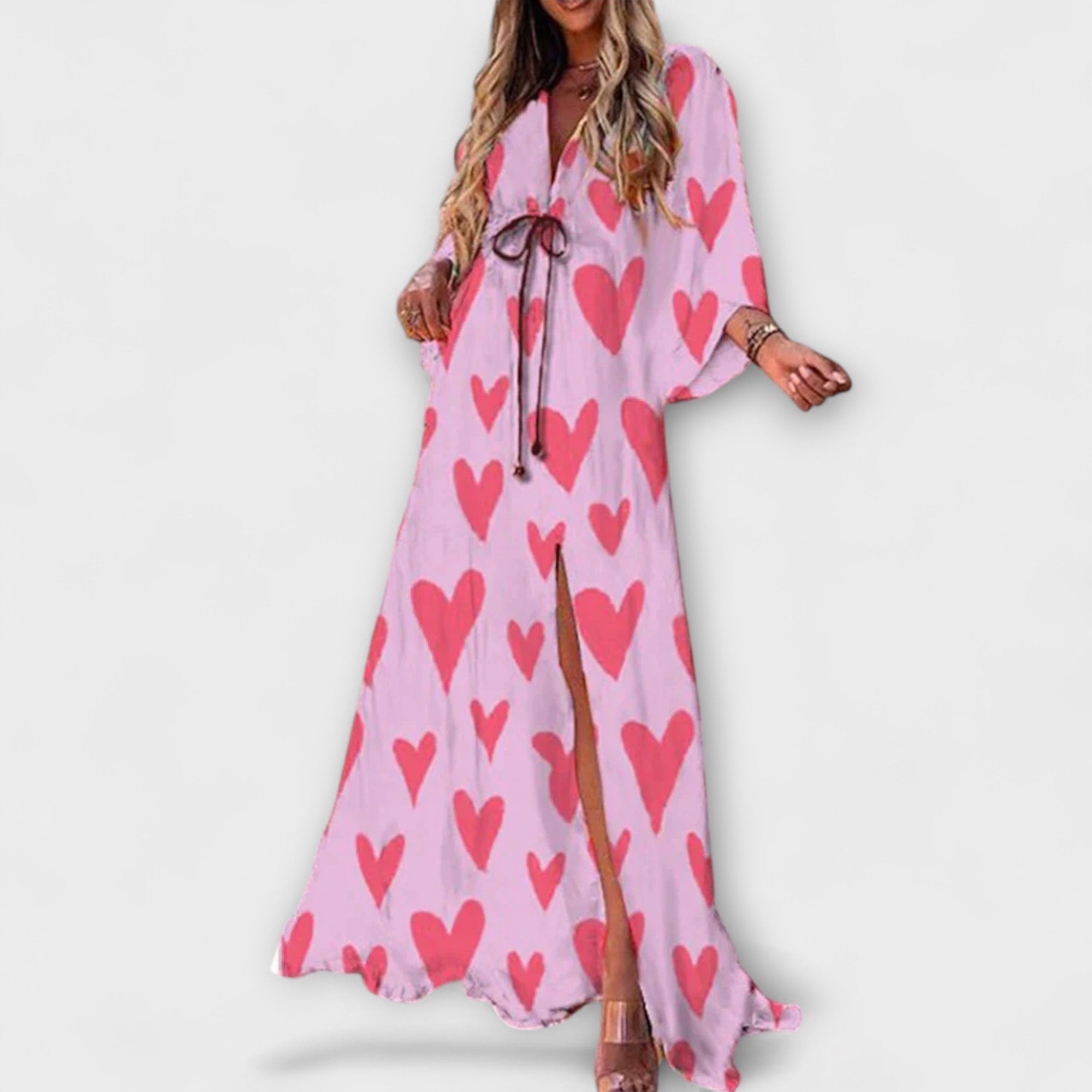 Helles Maxikleid mit V-Ausschnitt, Knopfleiste, Herzmuster pink auf Weiß