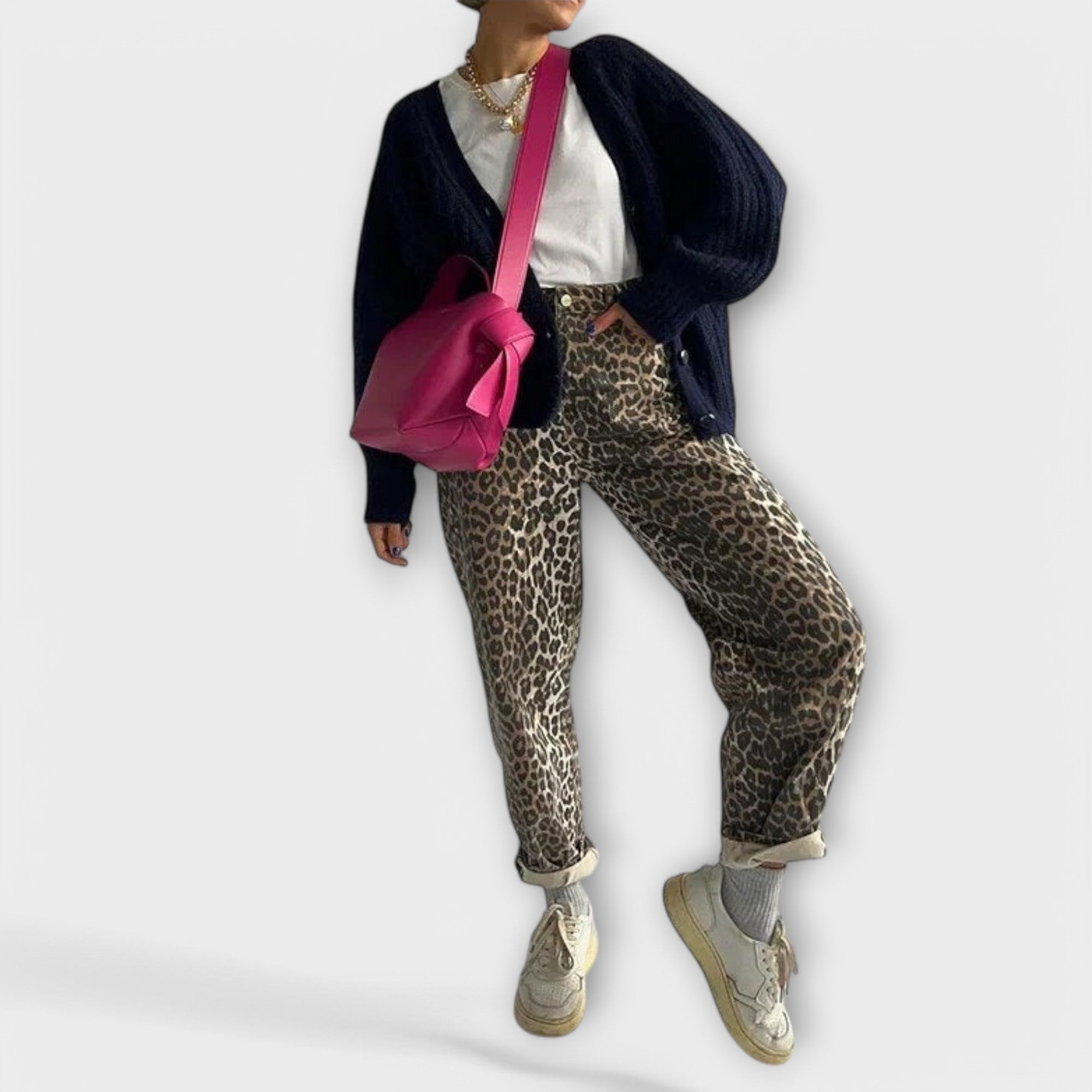 Jeans mit Leopardenmuster, gerades Bein, seitliche Taschen und Knopf am Bund