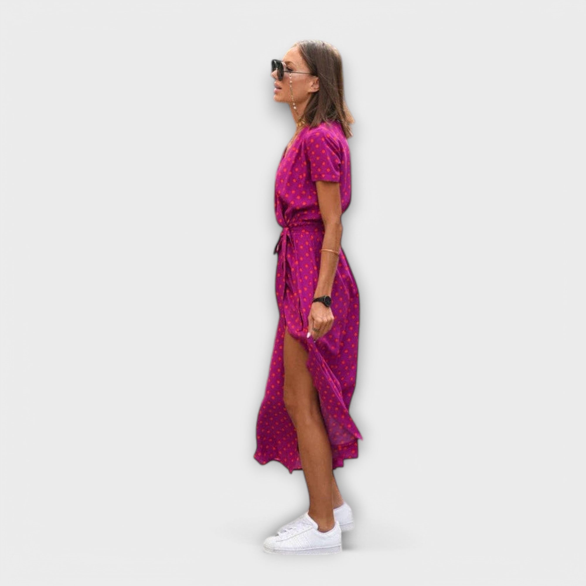 Eshel bequemes Kleid mit V-Ausschnitt, kurzem Ärmel, gepunktetem Pink und Seitenschlitz