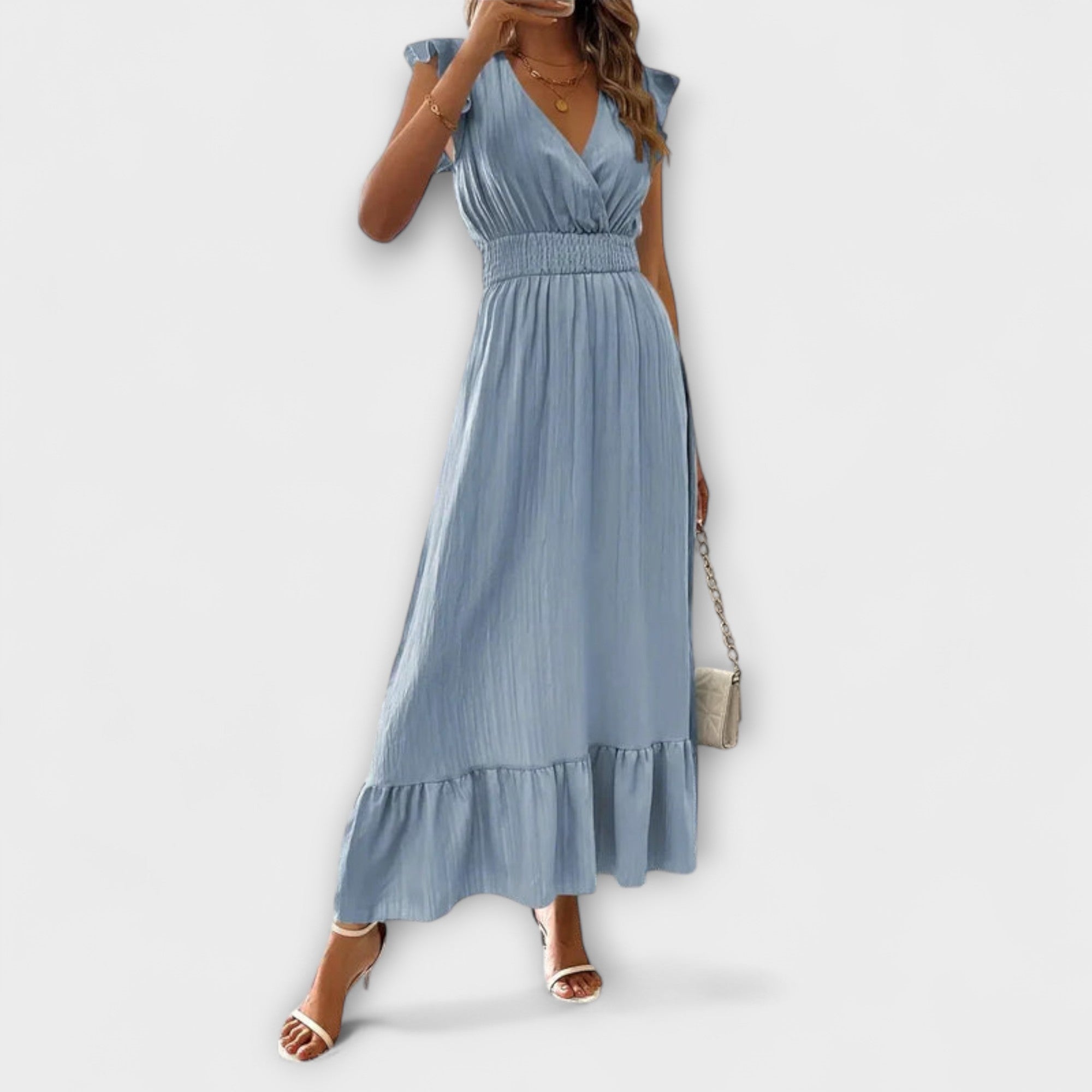Hellblaues Maxikleid mit tiefem V-Ausschnitt, geraffter Taille und Volantärmeln