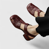 Elegante Ledersandalen in Dunkelbraun mit Riemen und Schnalle, flachem Blockabsatz