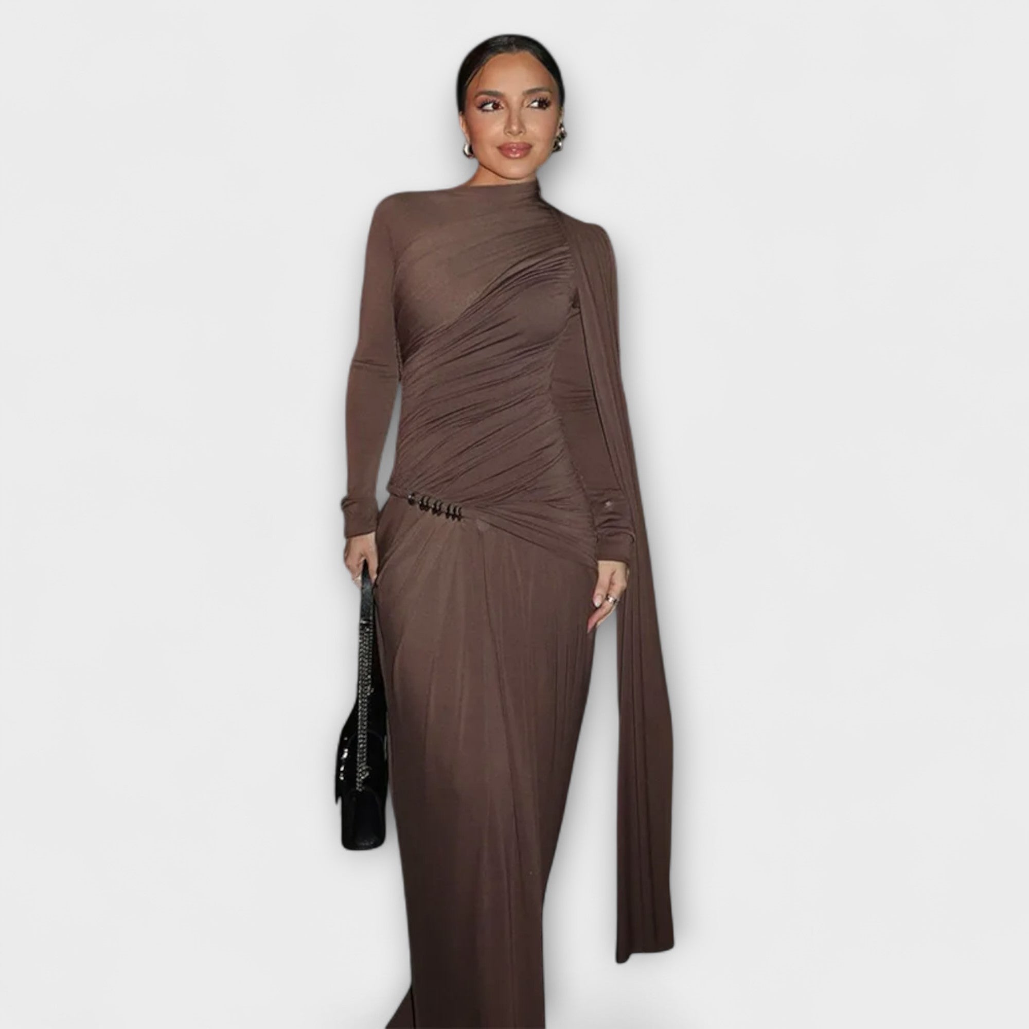Braunes Kleid mit Rollkragen, drapiert, langärmelig, seitlicher Schlitz