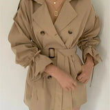 Wintermantelkleid Flora in Khaki mit Gürtel, Knopfleiste und Puffärmeln, Bindebänder