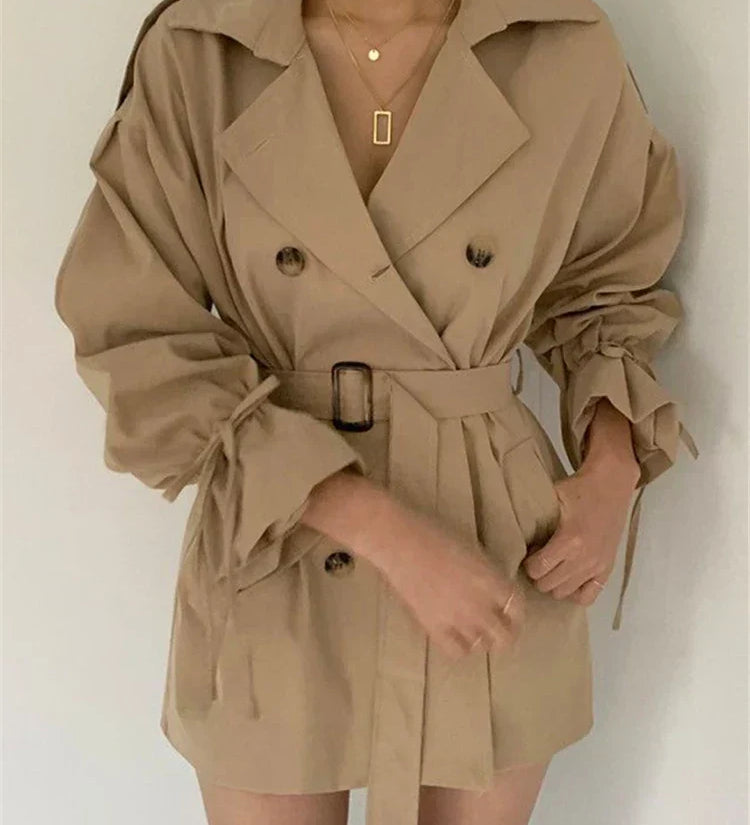 Wintermantelkleid Flora in Khaki mit Gürtel, Knopfleiste und Puffärmeln, Bindebänder