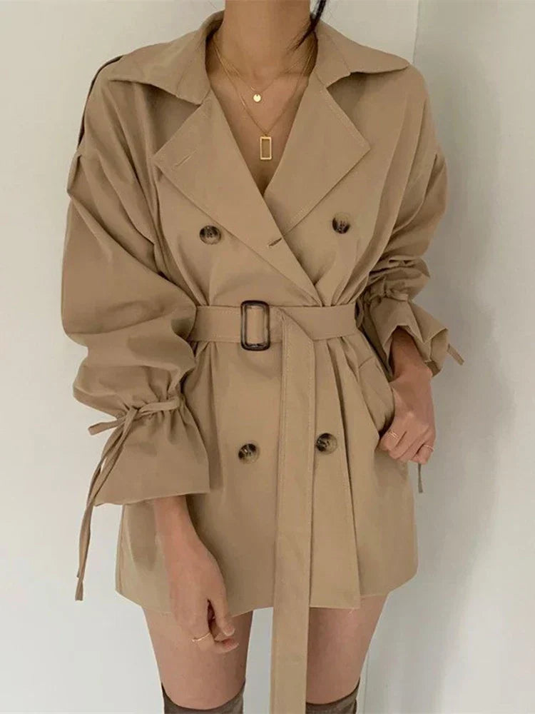 Wintermantelkleid Flora Khaki mit Knöpfen vorn, Gürtel mit großer Schnalle, gelapptem Kragen