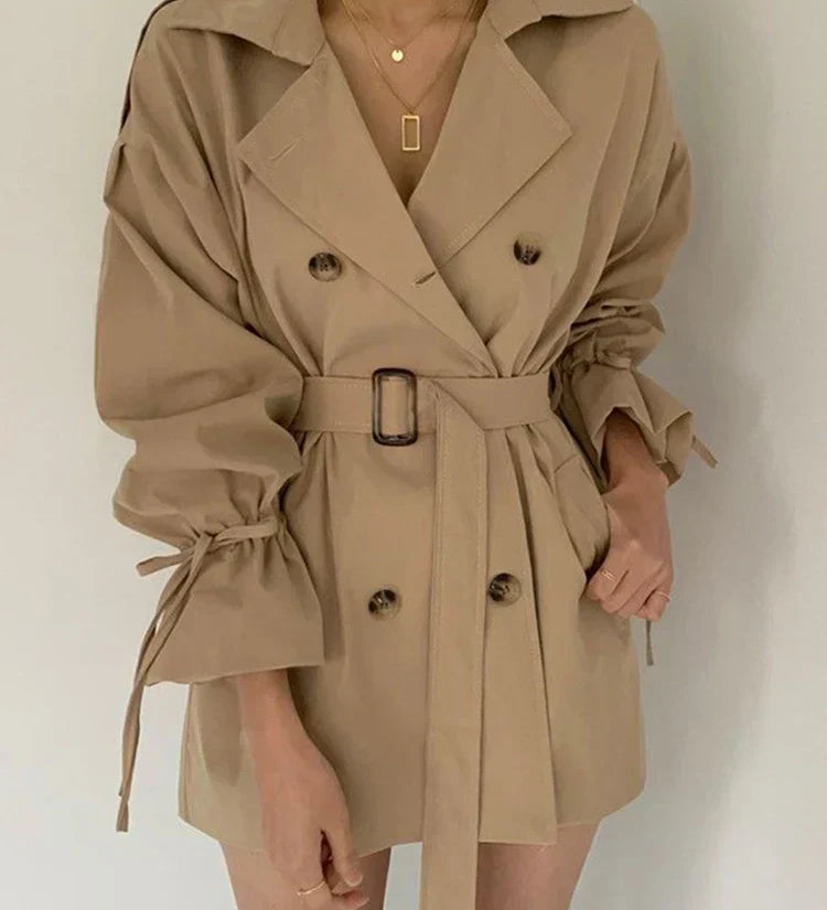 Wintermantelkleid Flora Khaki mit Knöpfen vorn, Gürtel mit großer Schnalle, gelapptem Kragen
