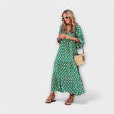 Grünes Maxikleid mit V-Ausschnitt, weitem Glockenrock und geometrischer Punkteoptik