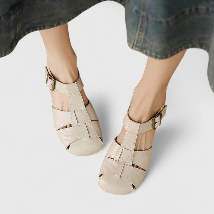 Elegante Ledersandalen in Creme mit gepolsterten Riemen und Metallschnalle, Blockabsatz