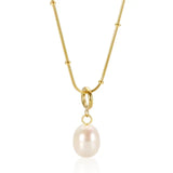"Pauline – Goldkette mit Perlenanhänger" can be rewritten as "Pauline – Goldene Halskette mit Perlenanhänger".