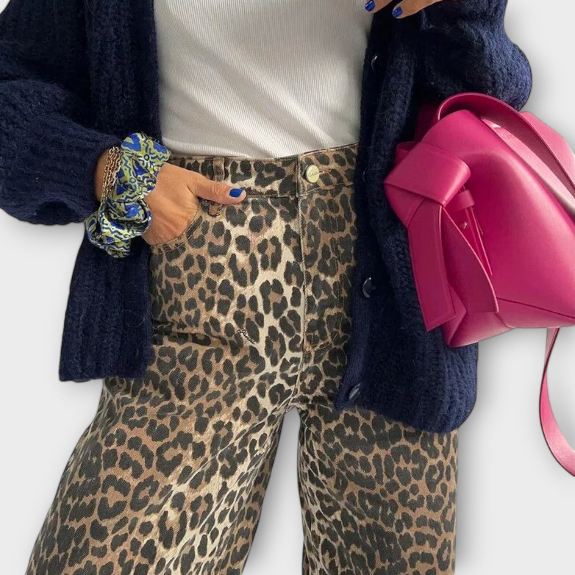 Jeans mit Leopardenmuster, hoher Bund, Knopf- und Reißverschluss vorn