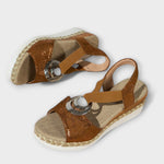 Freizeit-Sandalen mit Keilabsatz, braunes Glitzergewebe mit breitem Riemen und Schnalle