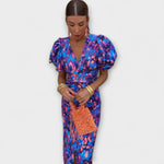 Elegantes Kleid mit V-Ausschnitt und Puffärmeln, blaues Leopardenmuster mit Taillenbindung
