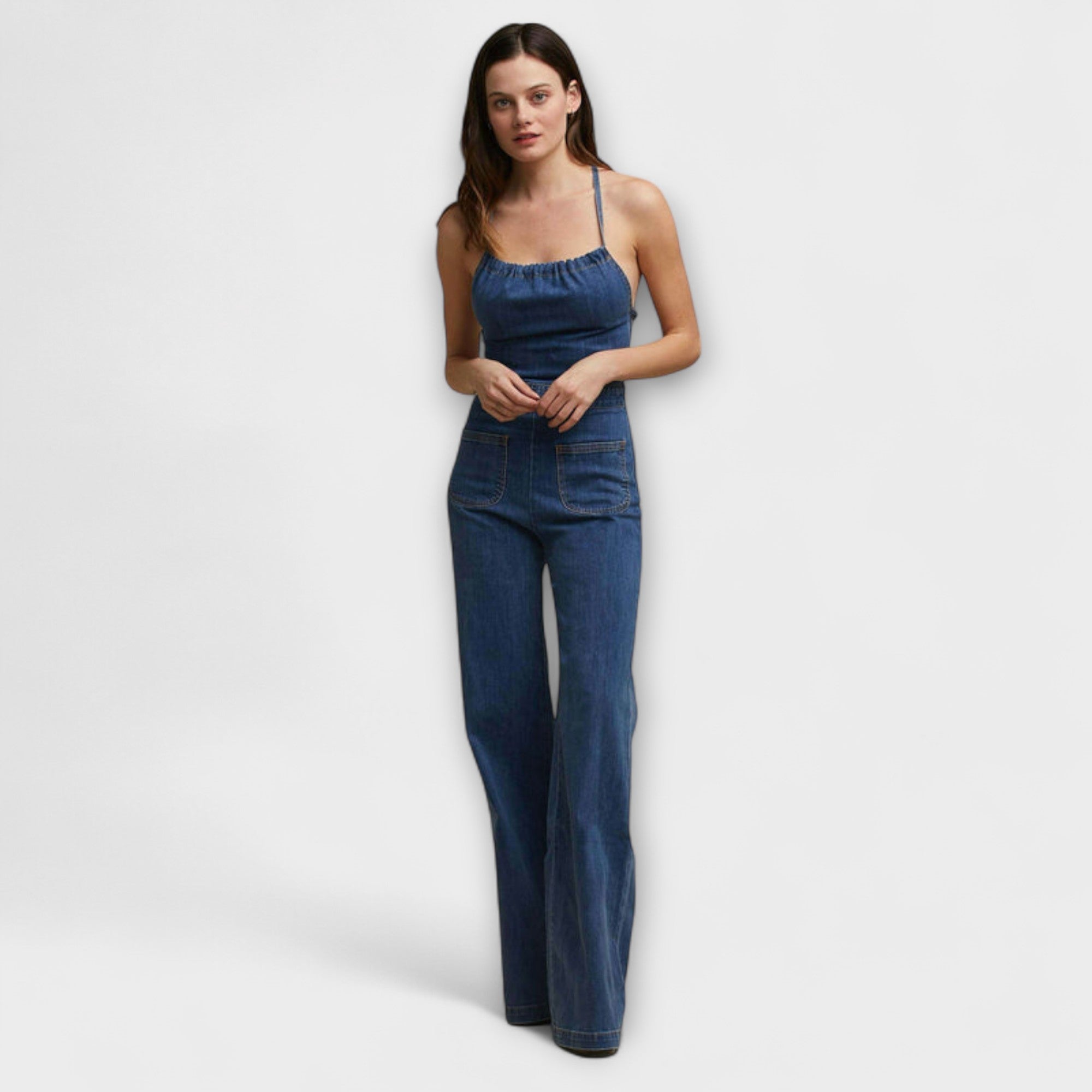 Flared Jeans-Jumpsuit mit Bindeband, eckigem Ausschnitt und schmalen Trägern