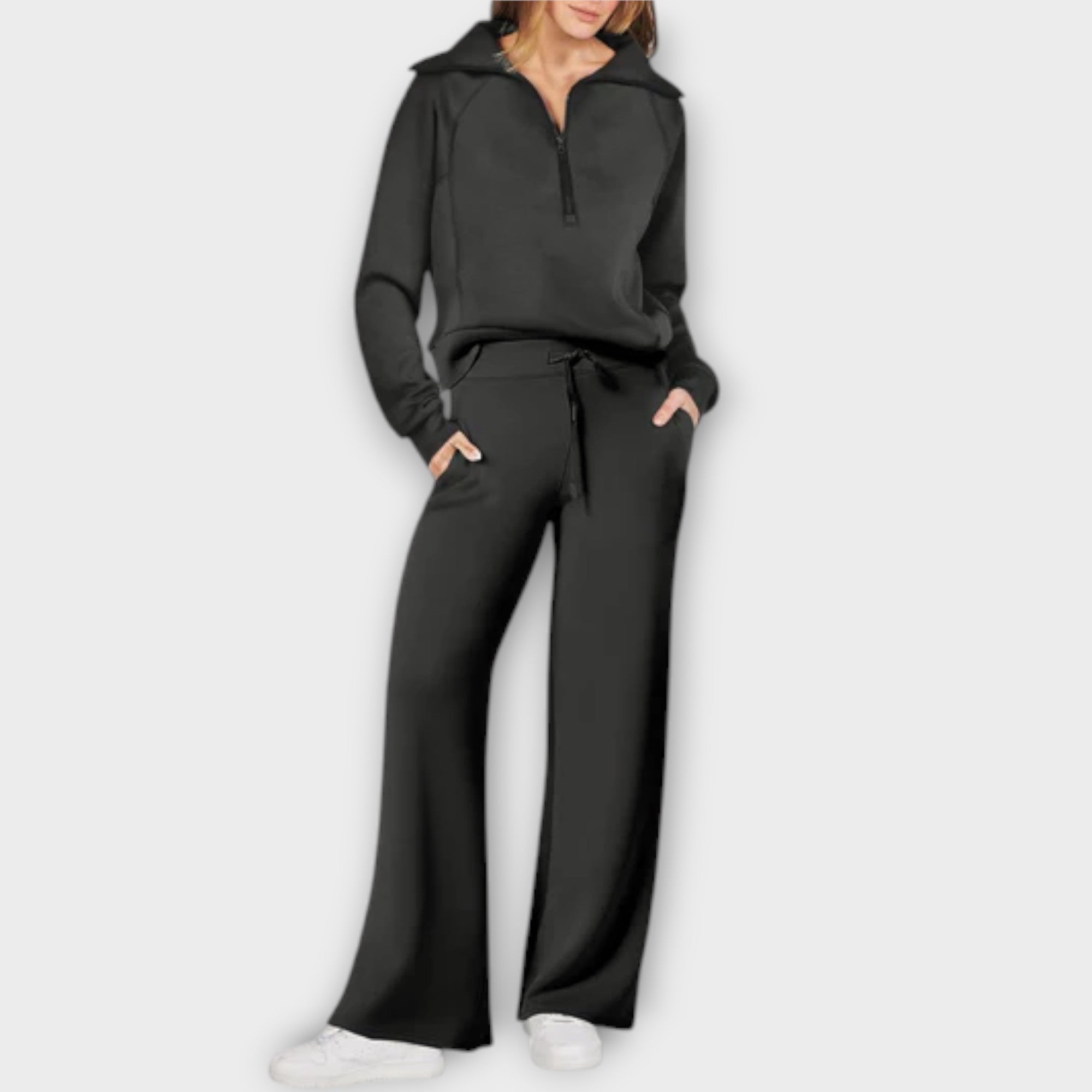 Schwarzes Lounge-Set: Kapuzenhoodie mit Kordel, weite Hose mit Bindeband