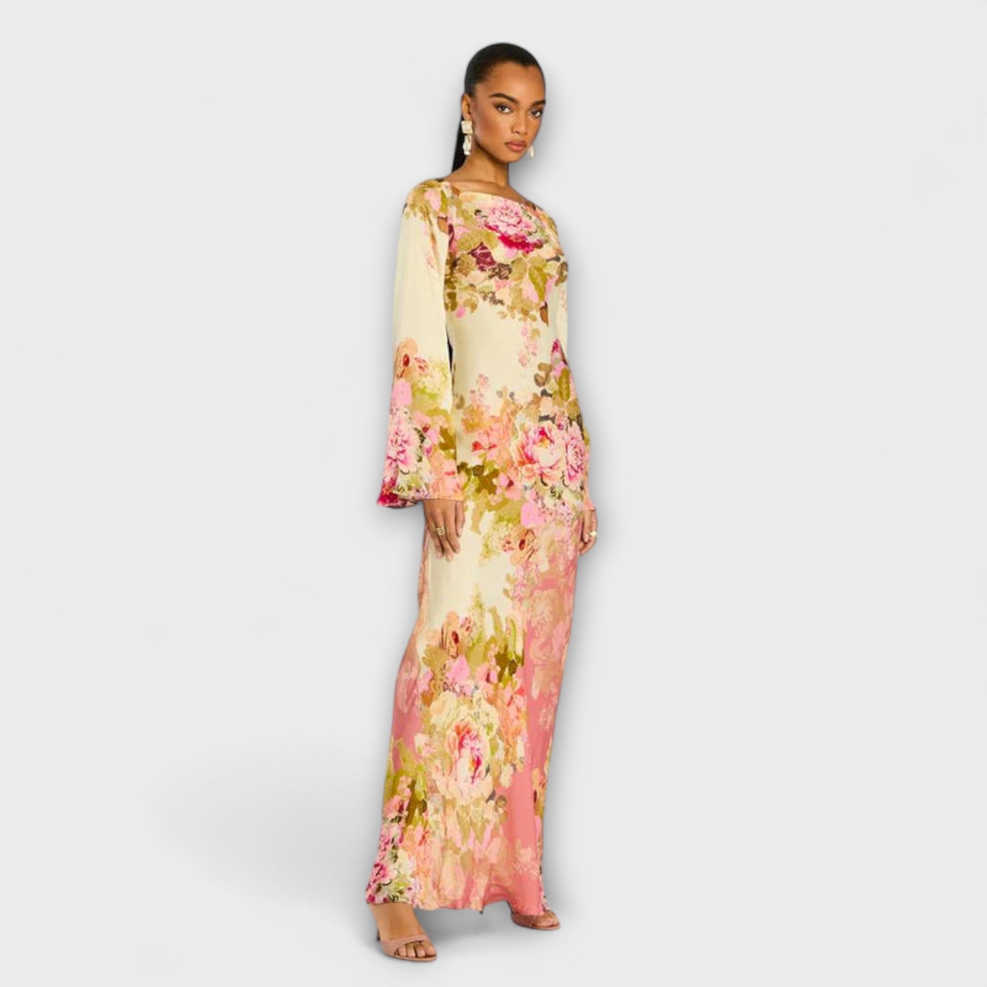 Maxikleid mit floralem Print, weiten Trompetenärmeln und schwingendem, bodenlangem Rock