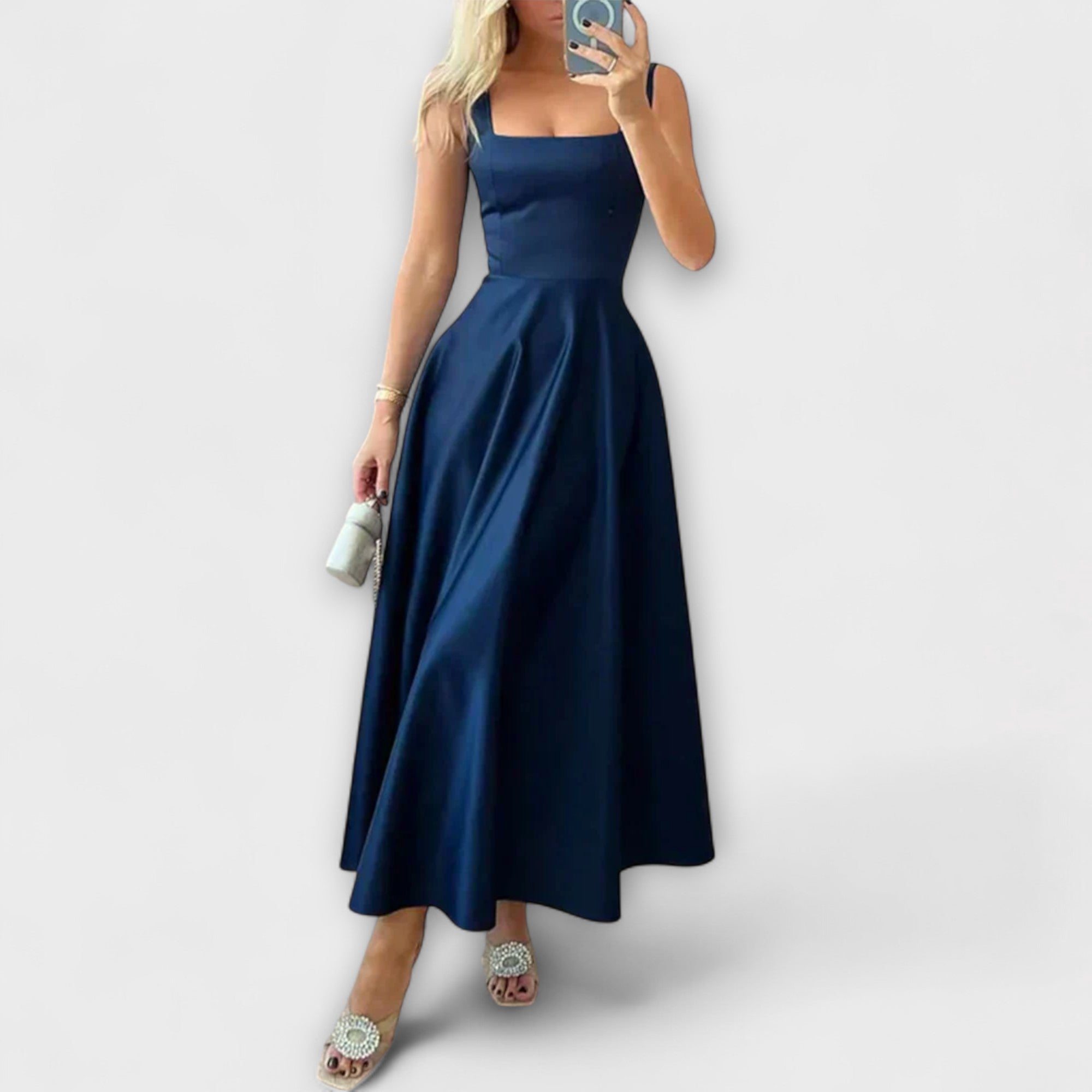 Blaues elegantes Midi-Kleid mit breiten Trägern und weitem, ausgestelltem Rock