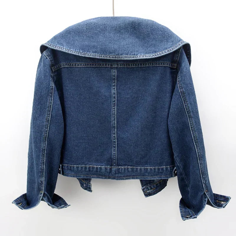 Rückansicht MINEA Denim-Jacke blau mit Passe, Knopfleiste und Taschen