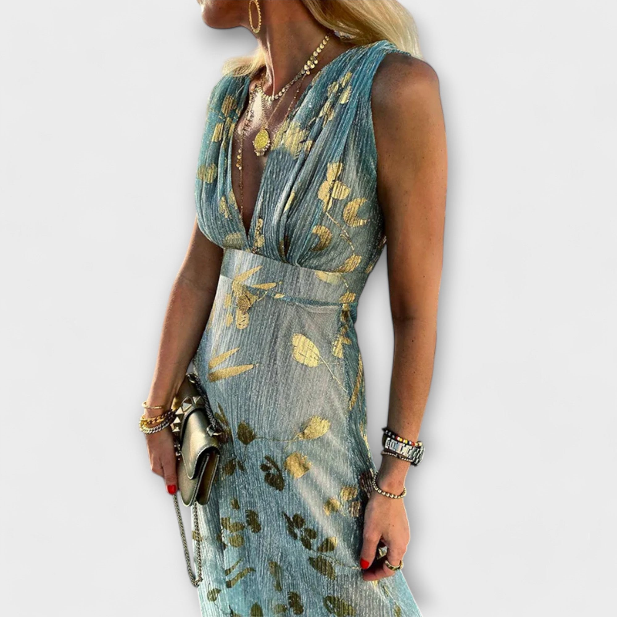 Fließendes Kleid mit V-Ausschnitt, ärmellos; türkis gemustert mit goldenen Pailletten im Detail