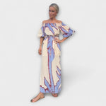 Maxikleid mit off-shoulder Ärmeln, Bindegürtel und abstraktem Beige-Blau-Rot-Print