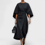 Elegantes Kleid mit Ärmeln, taillierter Gürtel, knielang, schwarz, fließender Drapéffekt