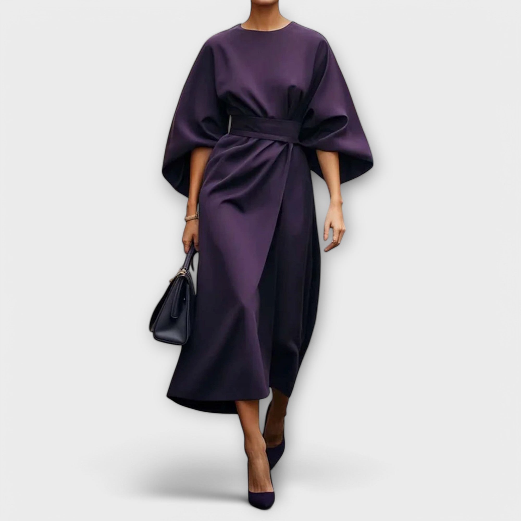 Elegantes Kleid mit Ärmeln, taillierter Gürtel, knielang, lila, weich fallende Drapierung